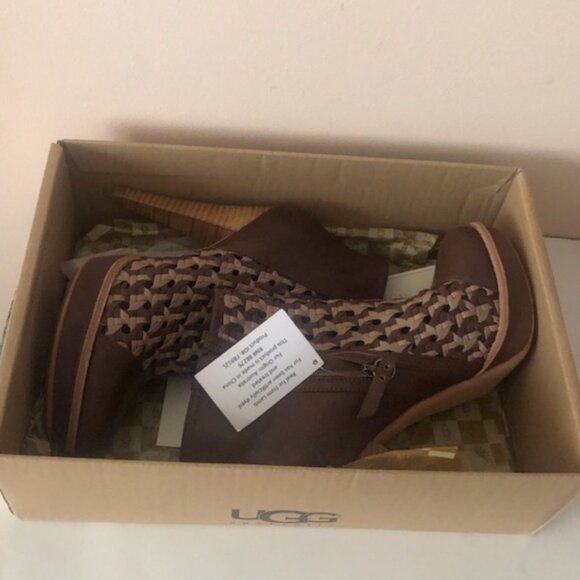 UGG Maliha Woven leather zip ankle booties. Size: 8 - Picture 3 of 6